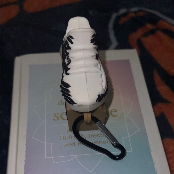 White and Black Sneakers AirPods holder 2 generations - Picture 4 of 7